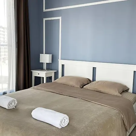 Cecilia One-room Flat, Caesar Blue Apartment *