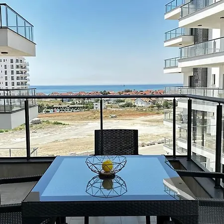 Cecilia One-room Flat, Caesar Blue Apartment *